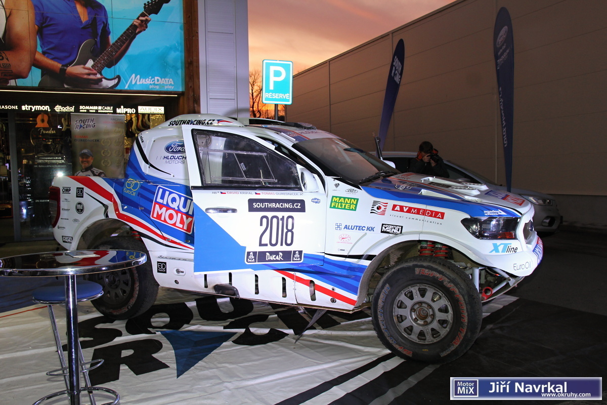 A spectacular departure of Dakar´s equipment