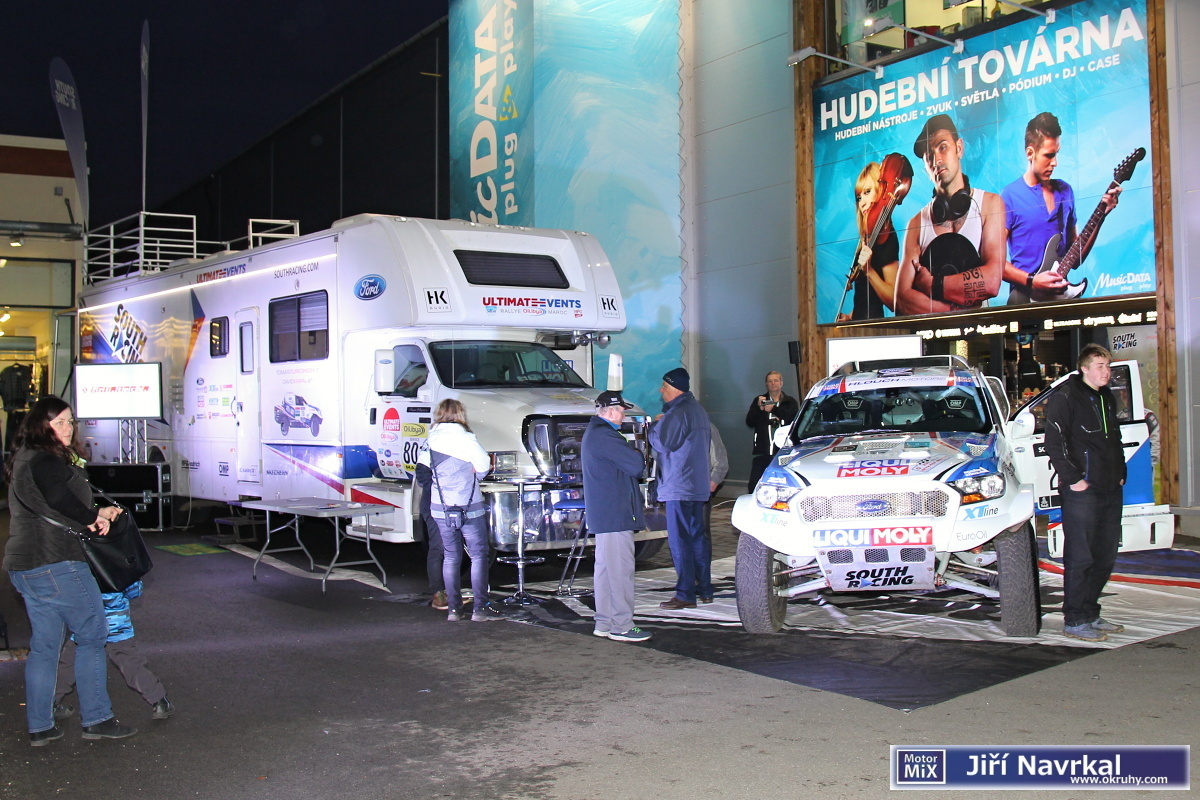 A spectacular departure of Dakar´s equipment