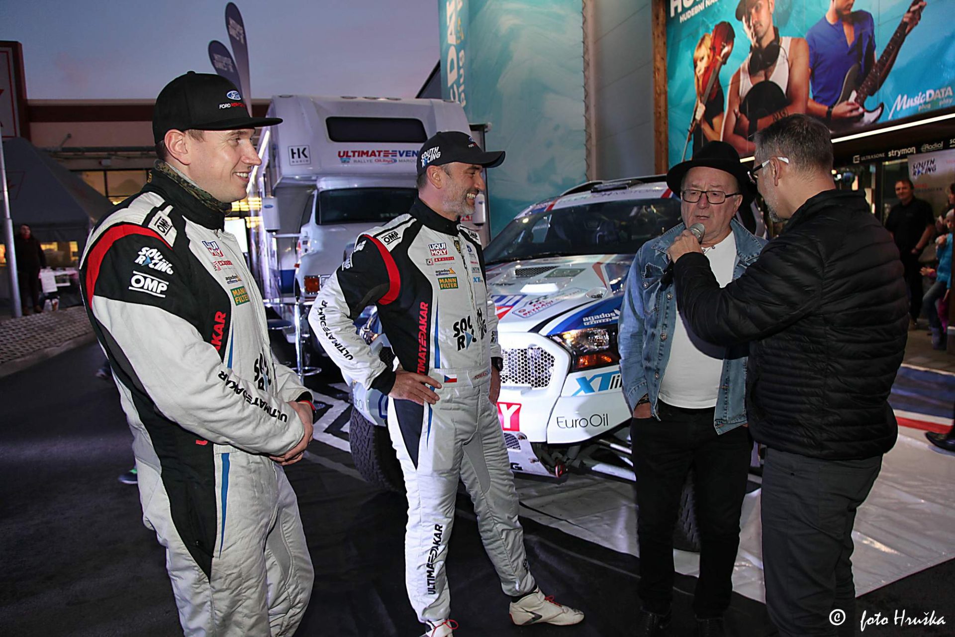 A spectacular departure of Dakar´s equipment