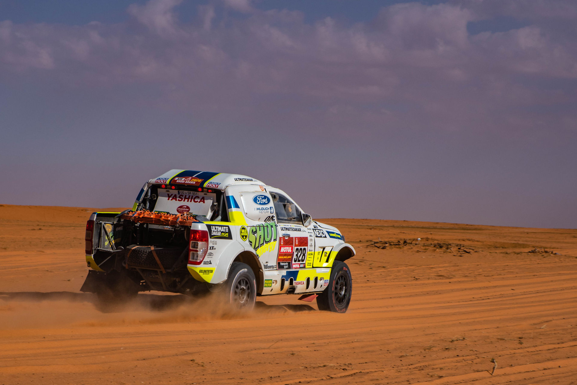 “Rest day” turns into heroic fight for Ultimate Dakar