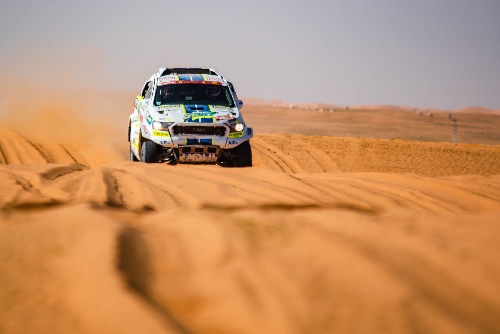 “Rest day” turns into heroic fight for Ultimate Dakar