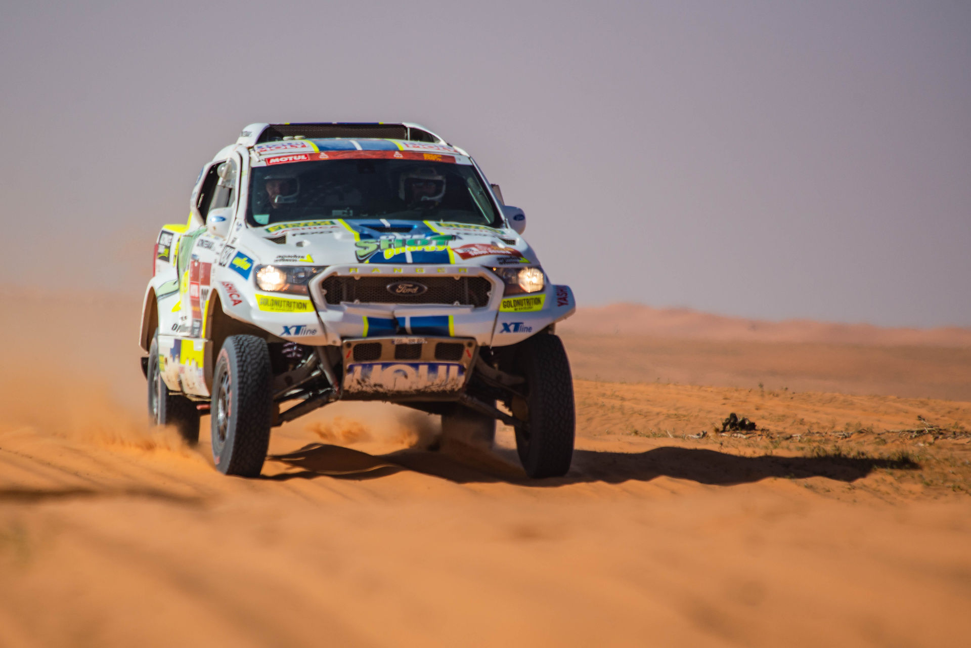 “Rest day” turns into heroic fight for Ultimate Dakar