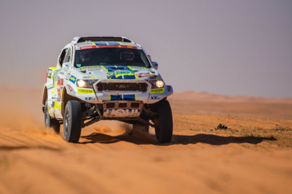 Gallery picture “Rest day” turns into heroic fight for Ultimate Dakar