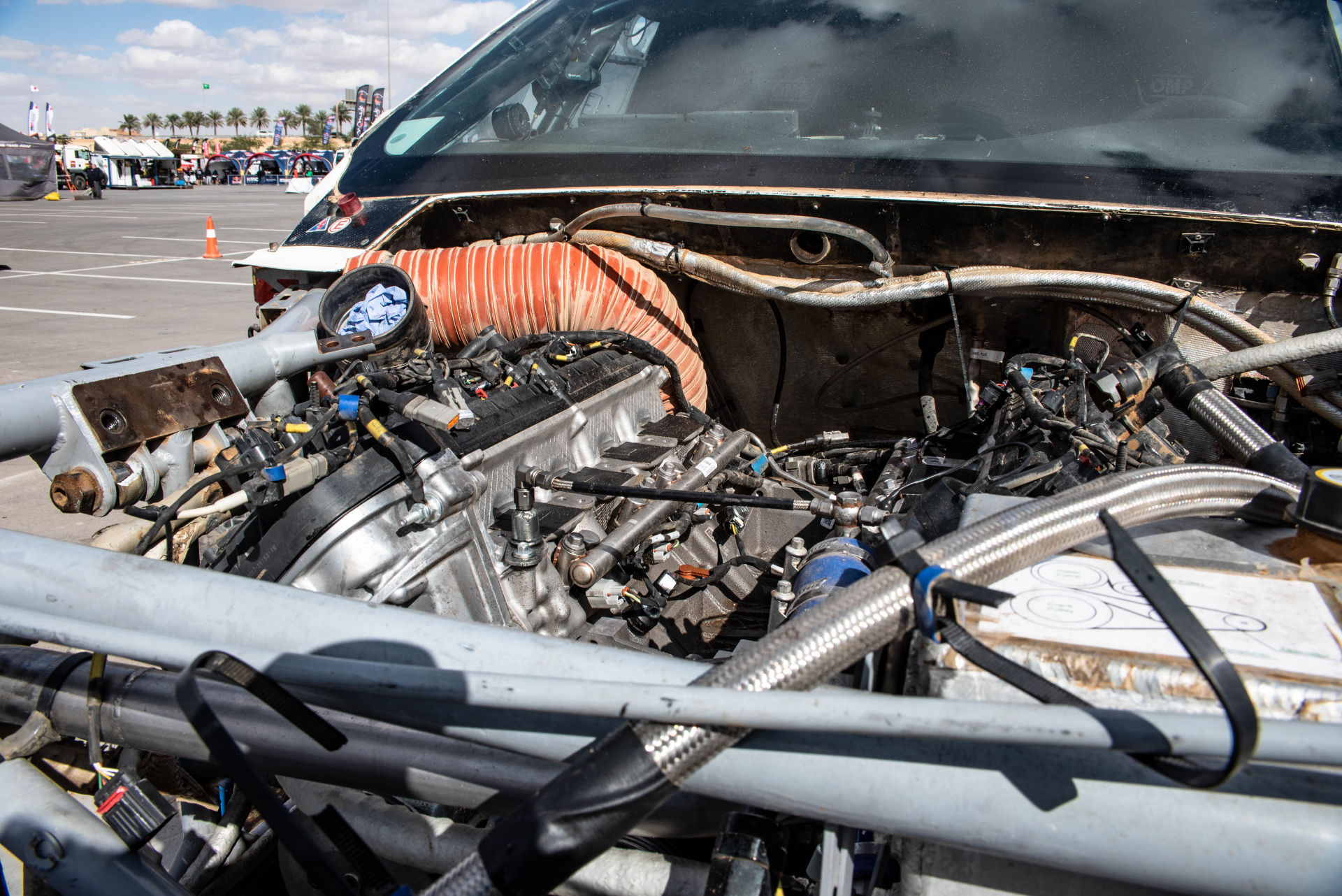 “Rest day” turns into heroic fight for Ultimate Dakar