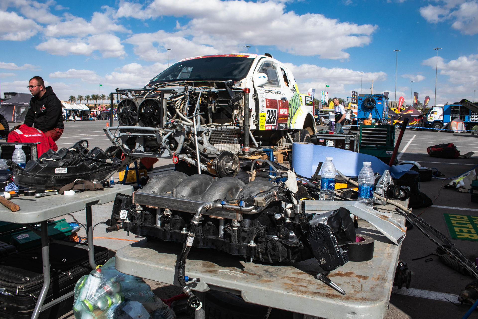 “Rest day” turns into heroic fight for Ultimate Dakar