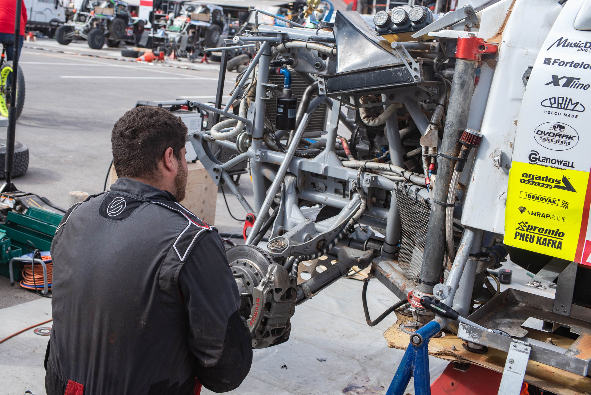 “Rest day” turns into heroic fight for Ultimate Dakar