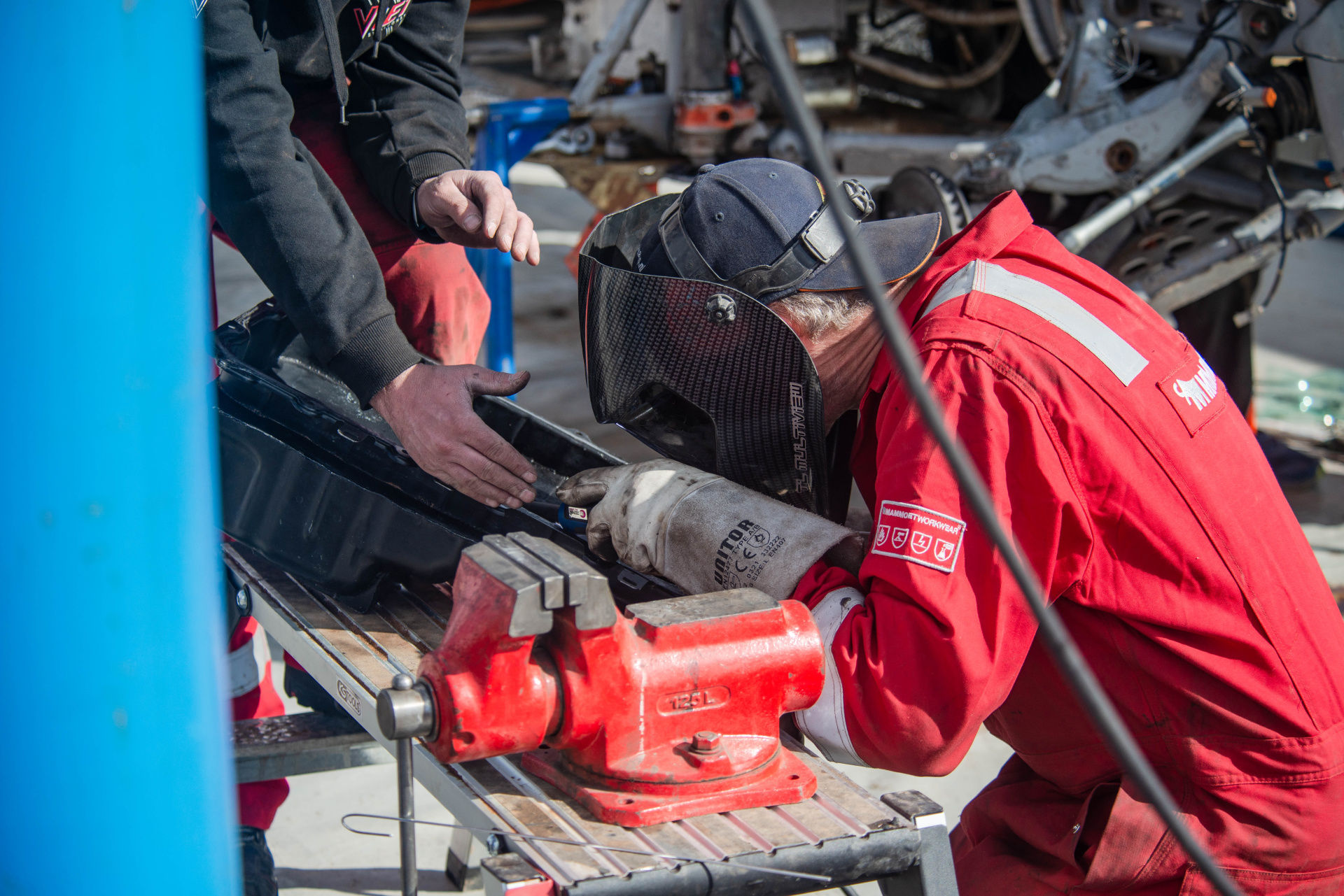 “Rest day” turns into heroic fight for Ultimate Dakar
