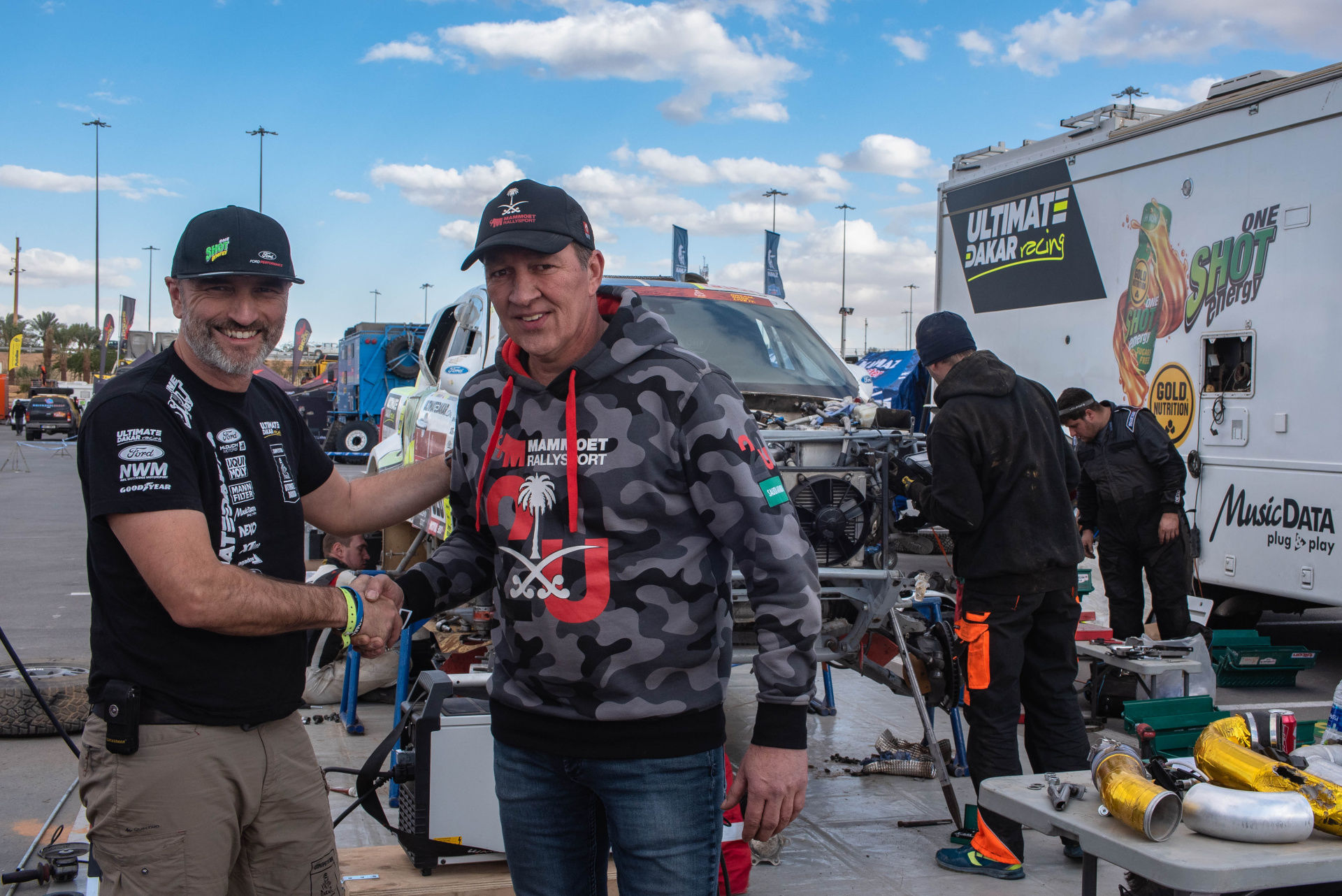 “Rest day” turns into heroic fight for Ultimate Dakar