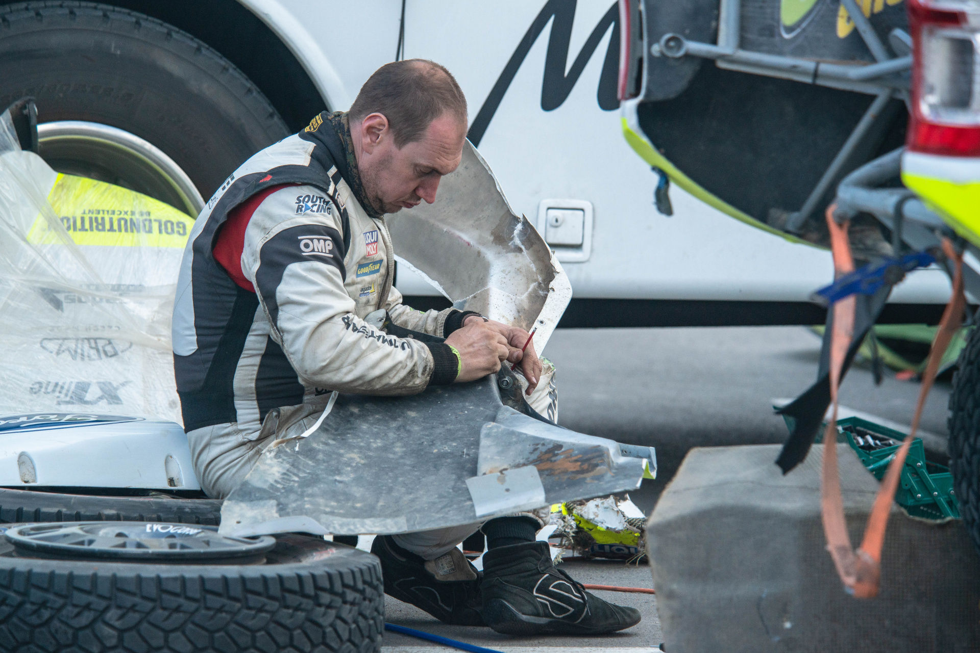 “Rest day” turns into heroic fight for Ultimate Dakar