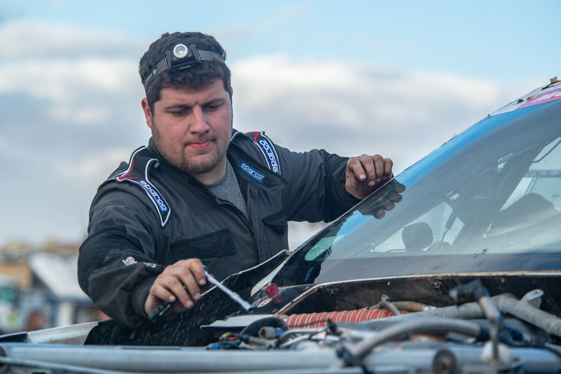 “Rest day” turns into heroic fight for Ultimate Dakar