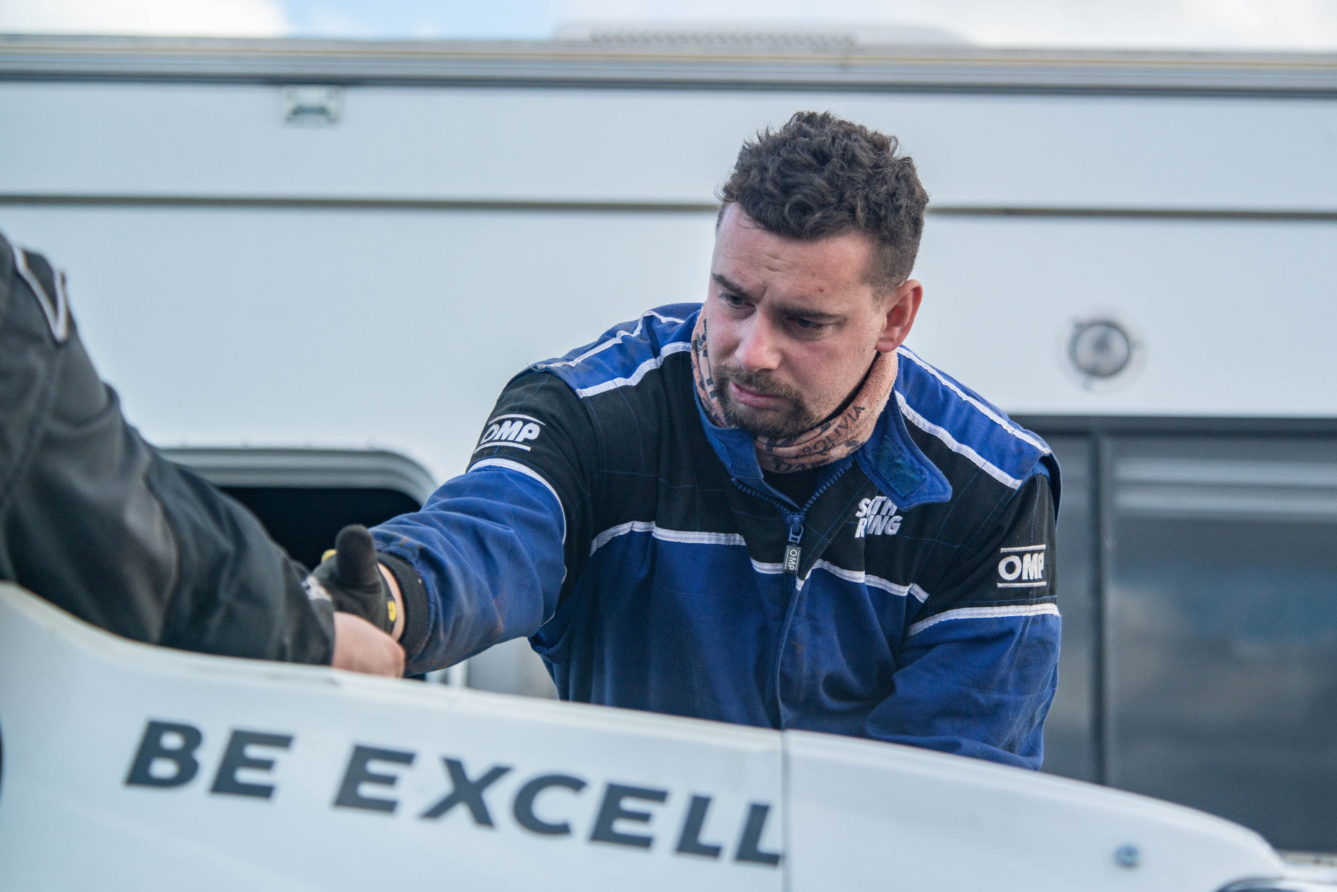 “Rest day” turns into heroic fight for Ultimate Dakar