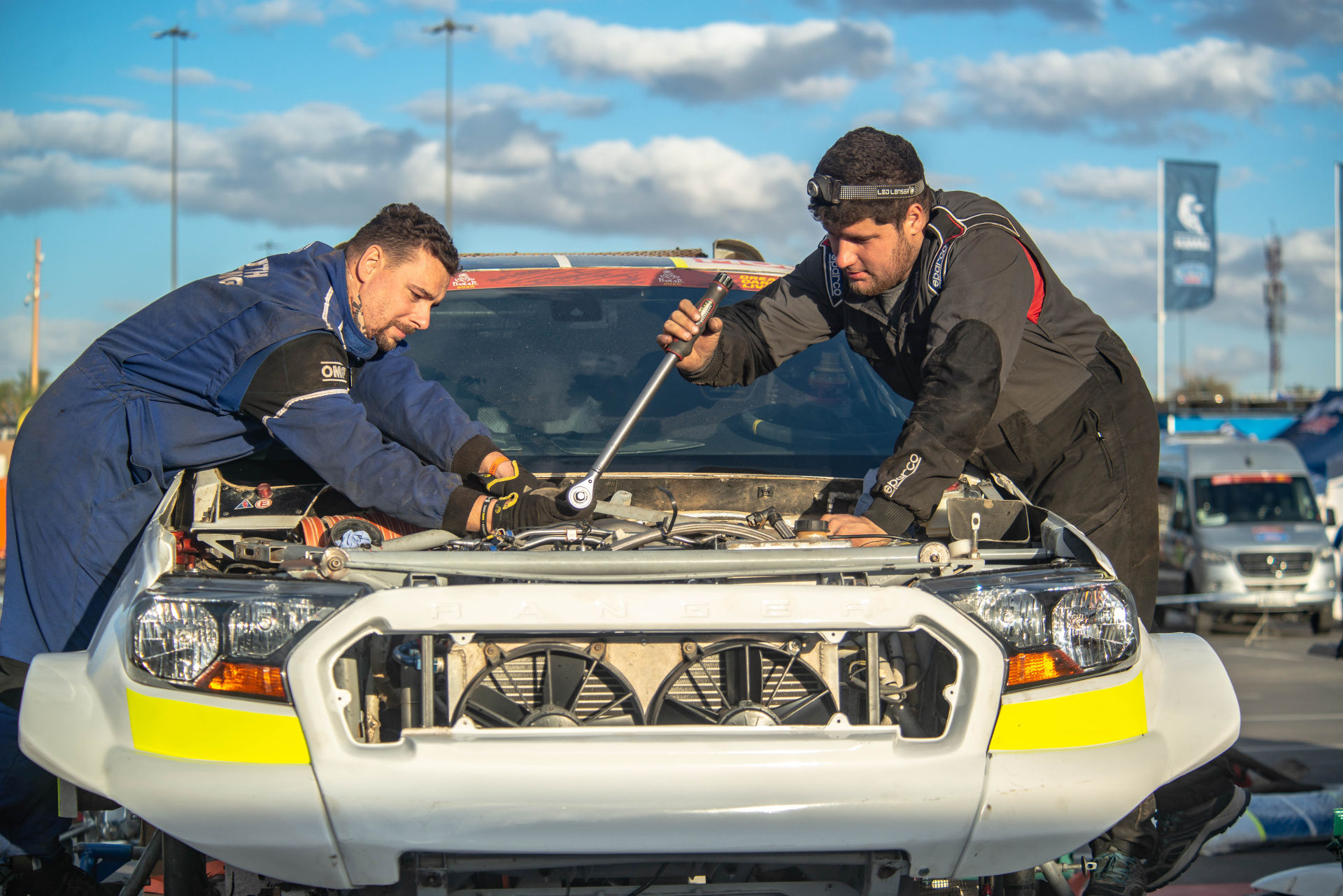 “Rest day” turns into heroic fight for Ultimate Dakar