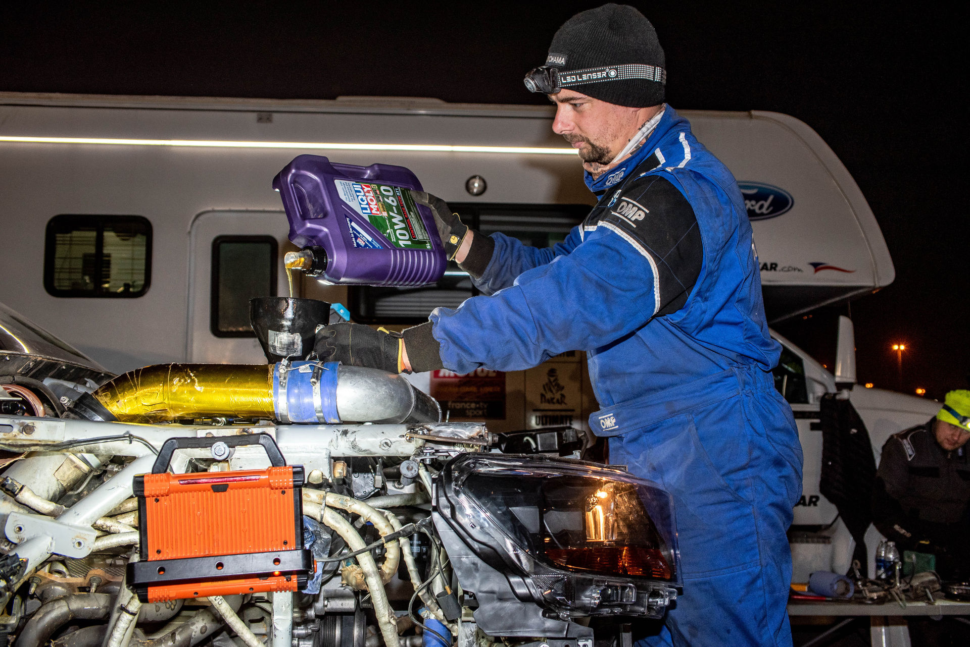 “Rest day” turns into heroic fight for Ultimate Dakar