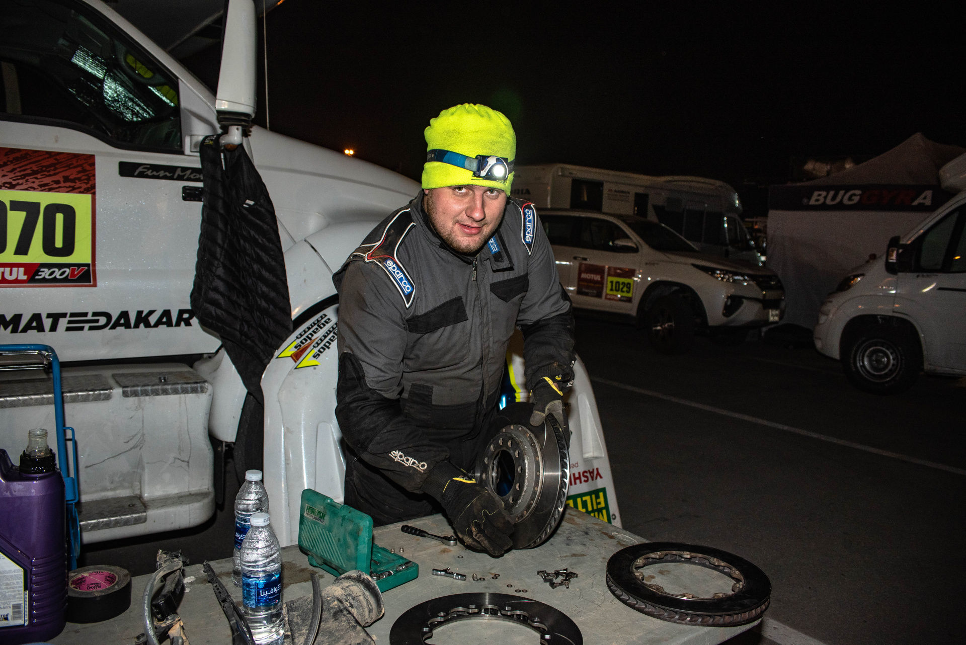 “Rest day” turns into heroic fight for Ultimate Dakar