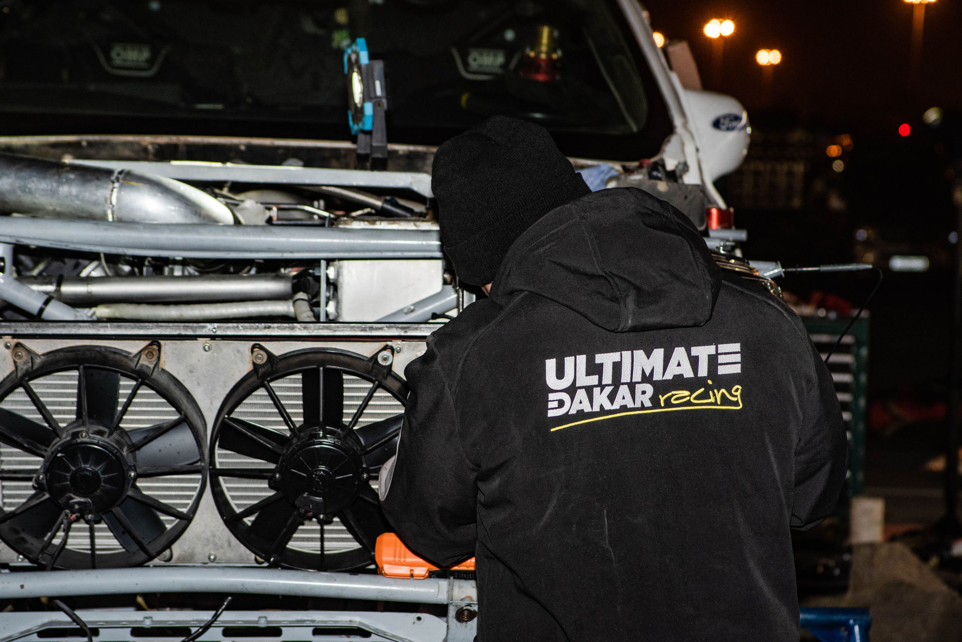 “Rest day” turns into heroic fight for Ultimate Dakar