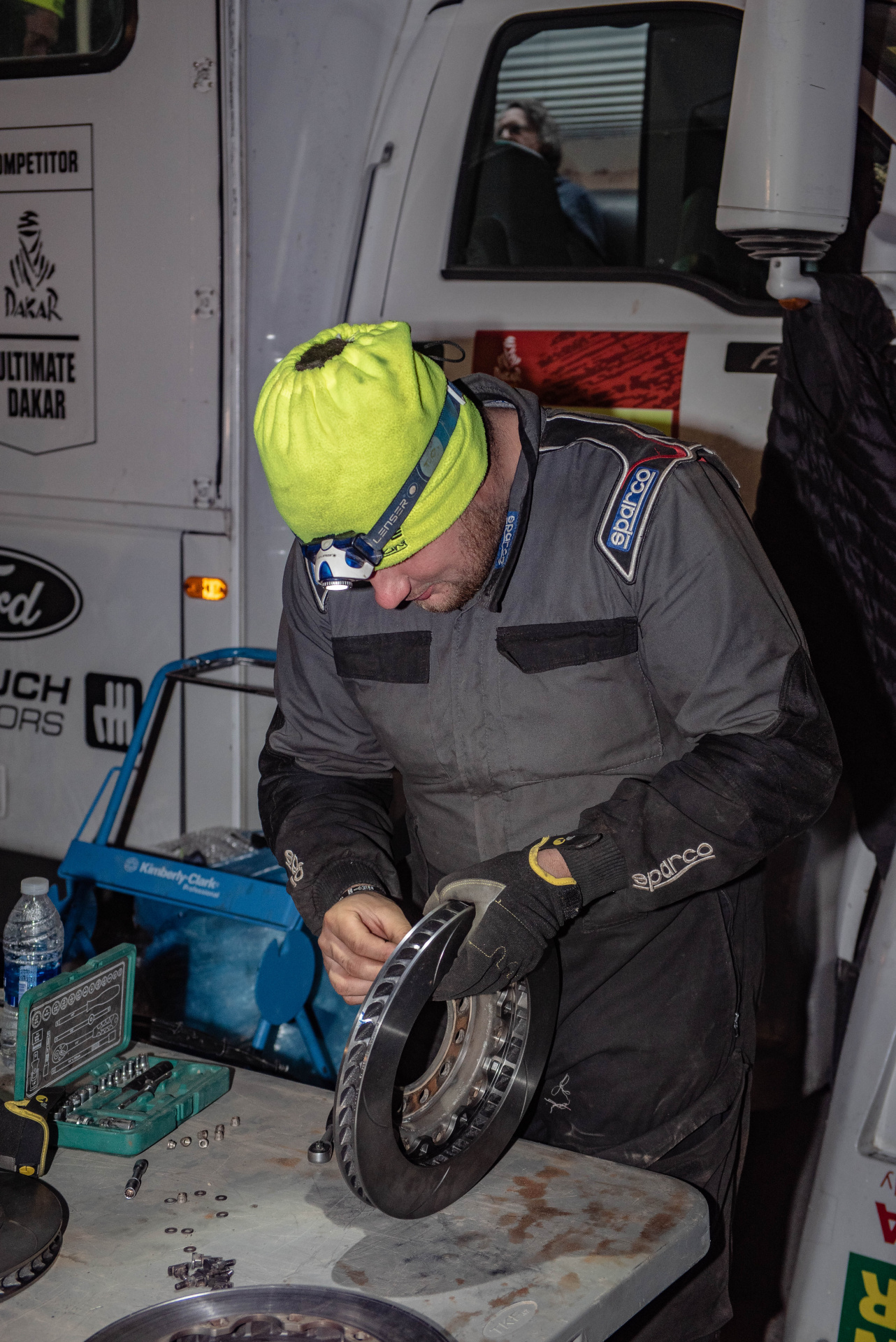 “Rest day” turns into heroic fight for Ultimate Dakar