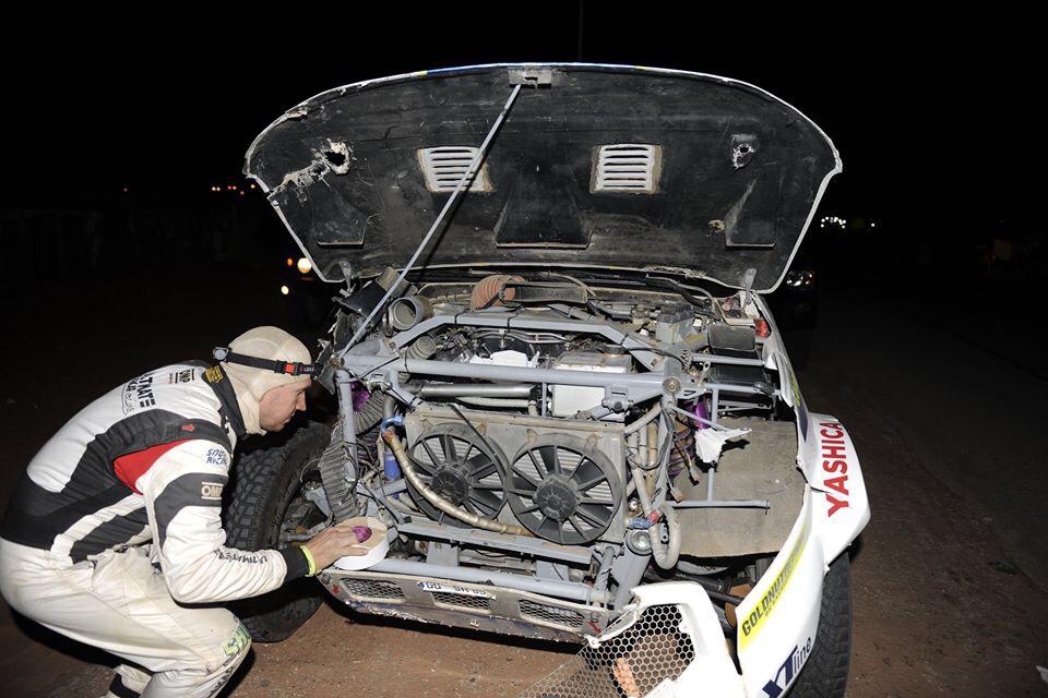 “Rest day” turns into heroic fight for Ultimate Dakar