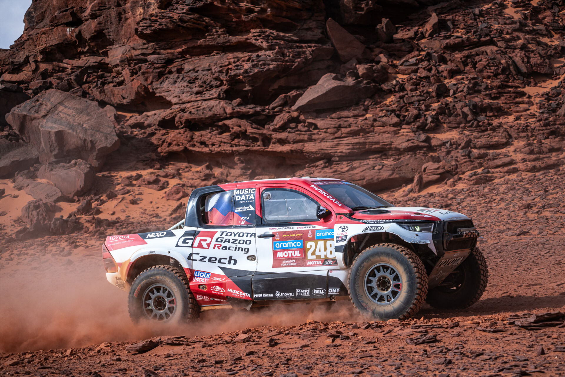 Dakar 2024: “Overtaking championship” for Ourednicek and Kripal on grueling Stage 1