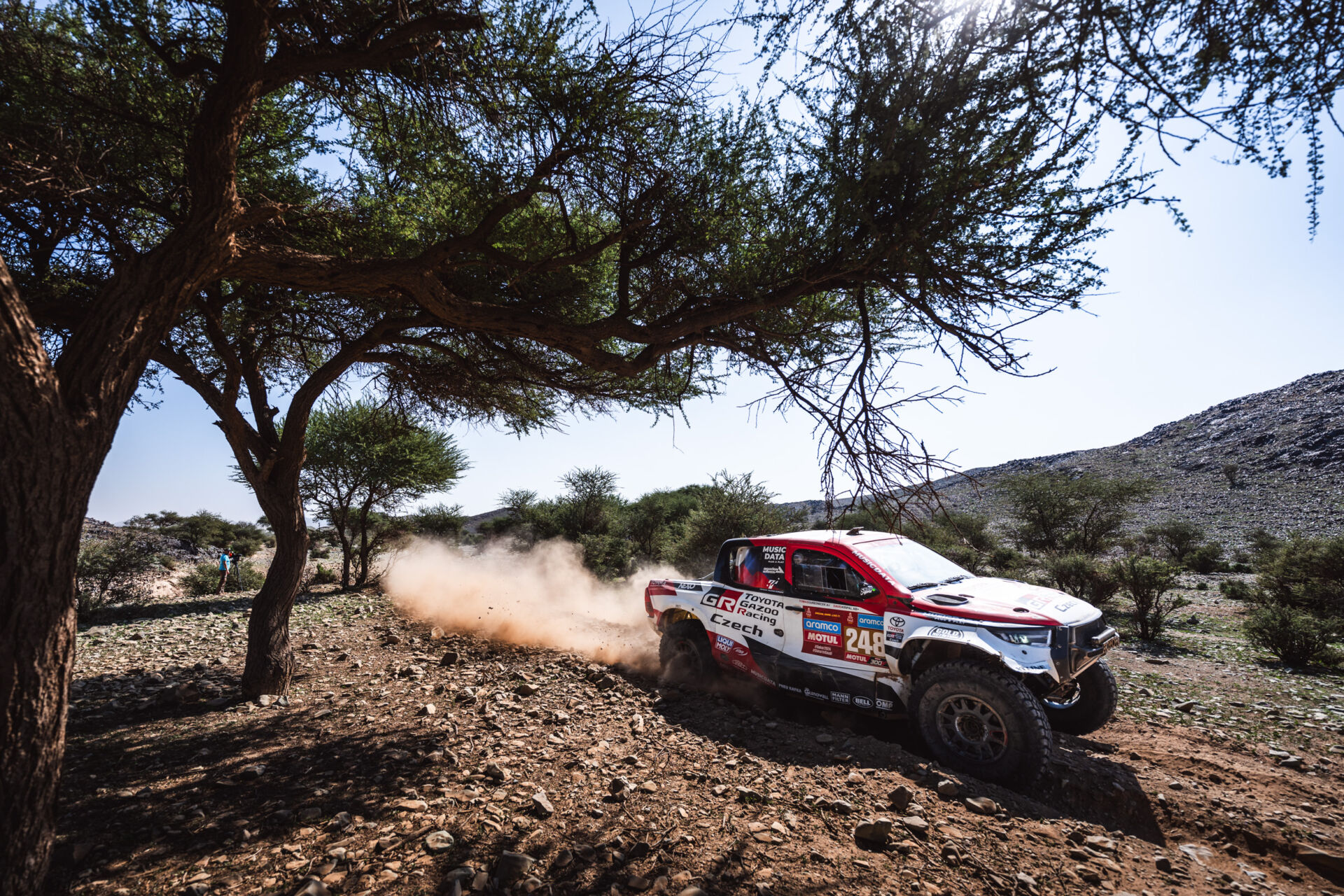 Dakar 2024: Day of helping hands for Ourednicek and Kripal