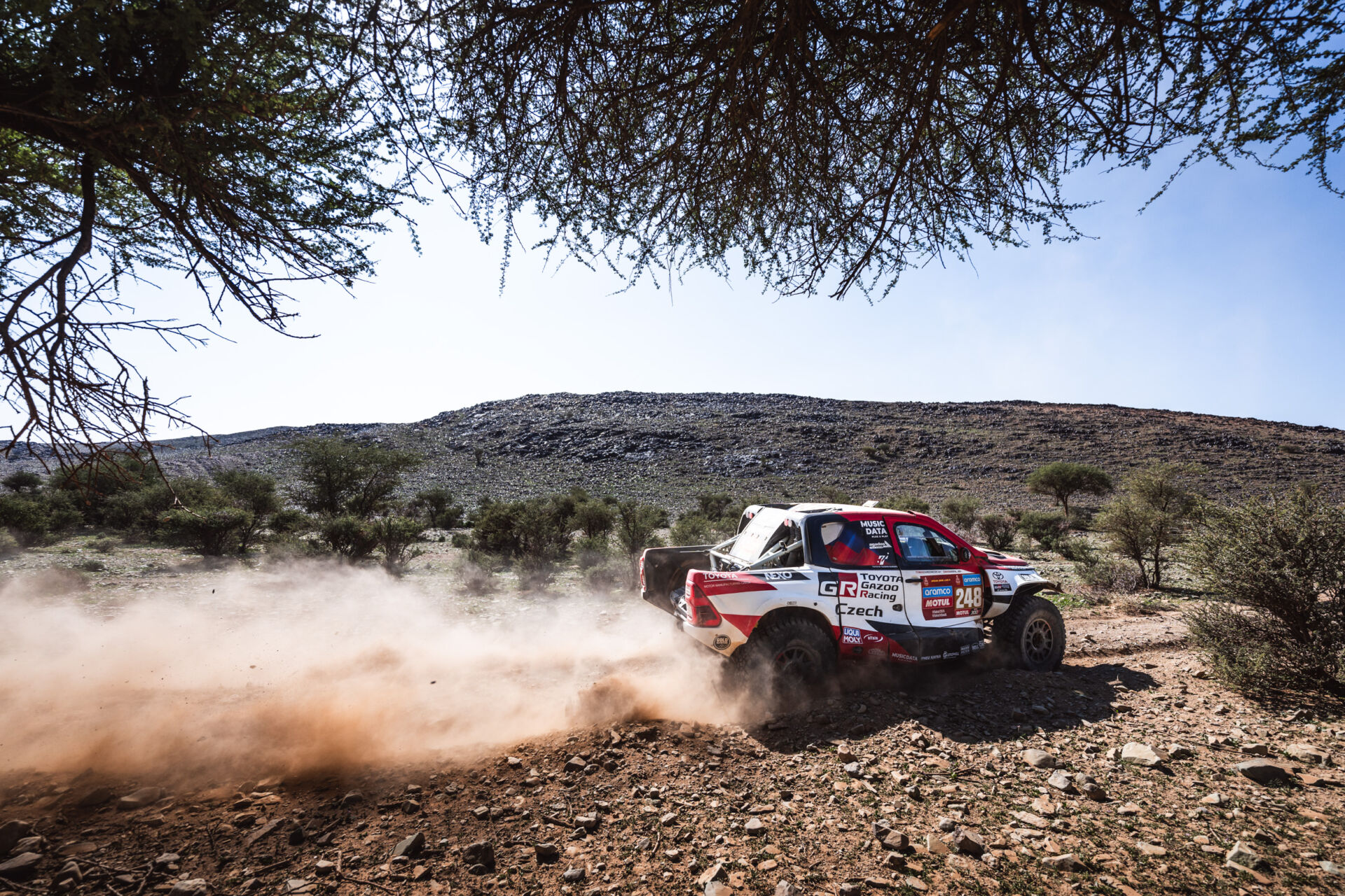 Dakar 2024: Day of helping hands for Ourednicek and Kripal