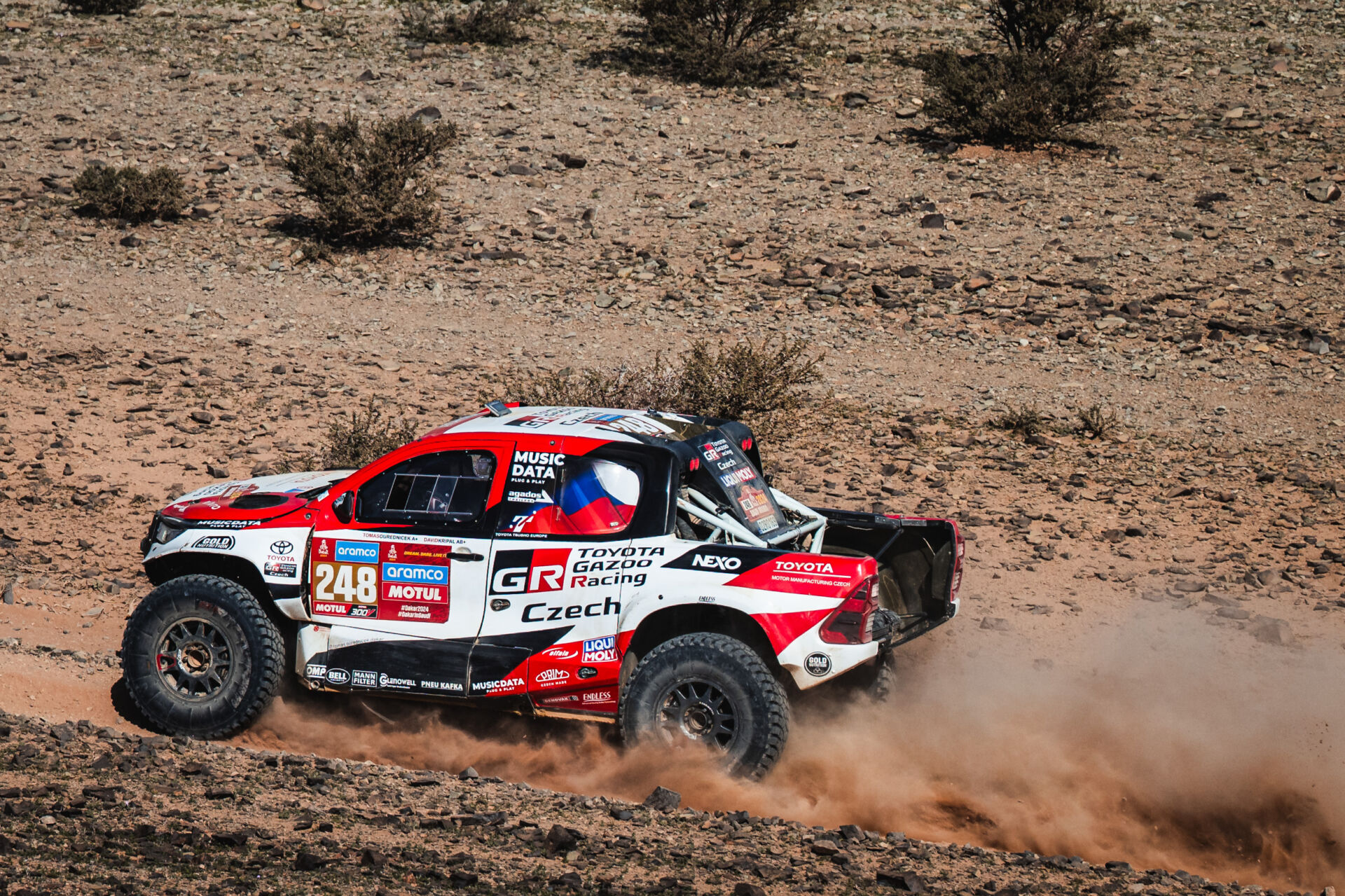 Dakar 2024: Day of helping hands for Ourednicek and Kripal